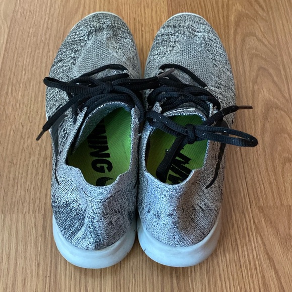 ❤️ Nike Free RN Fly Knit Sneakers Grey Black Size 8 1/2 - Picture 3 of 9